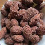 Lækre og hurtige brændte mandler lavet i mikroovnen. Brændte mandler med vanilje, lakrids eller kanel - find opskrifter og inspiration til årets gang på danishthings.com