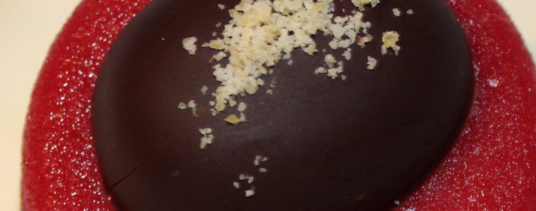 dessert chokoladeæg og hindbærsorbet @ danishthings.com