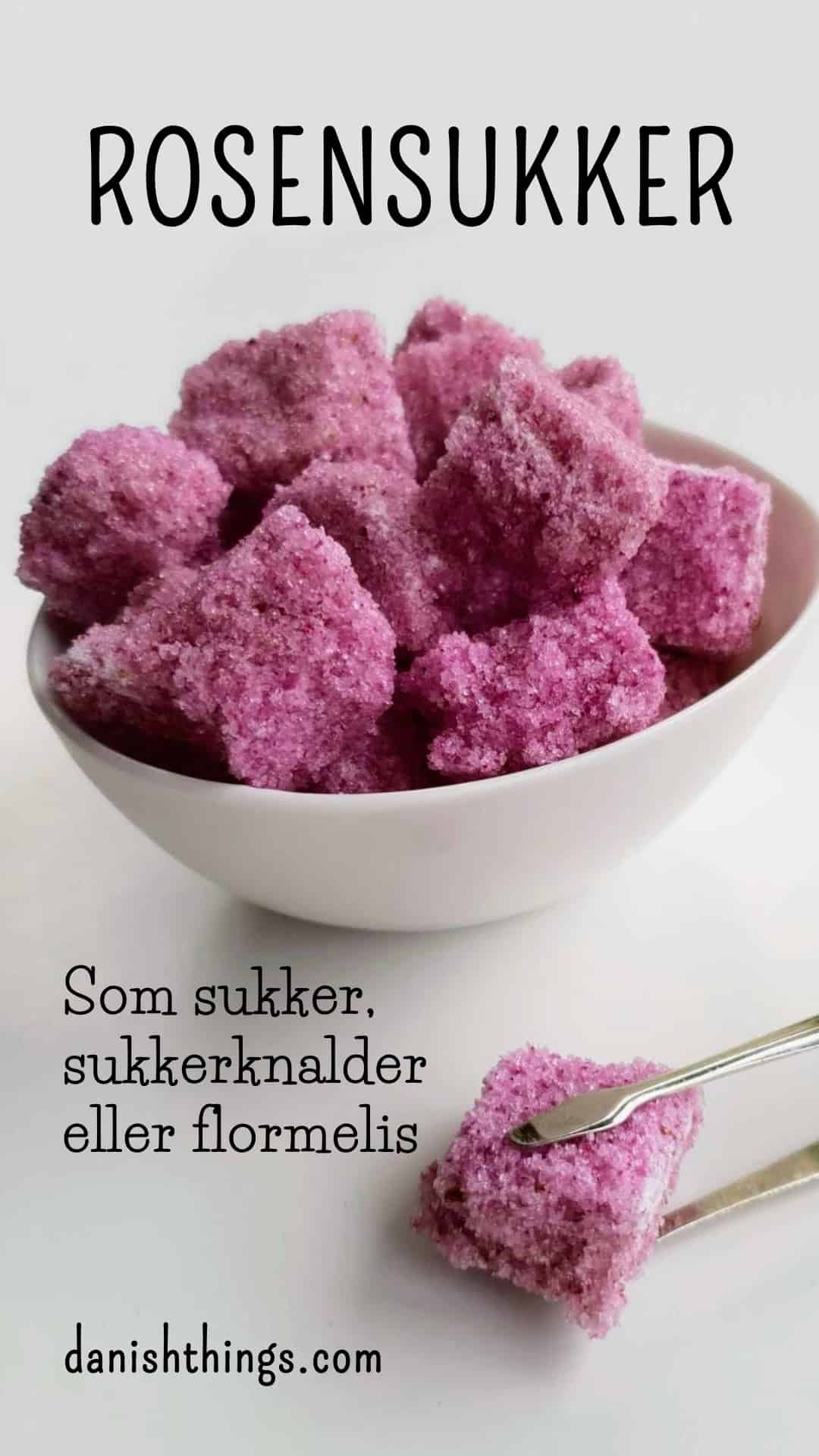 Vidste du, at du kan lave hugget sukker med rosensukker? De frisklavede rosensukkerknalder er smukt farvede, hvis du bruger pink hybenroser. Prøv at erstatte dit almindelige sukker med rosensukker i dine drikke, kager og desserter - sukkeret giver en fantastisk smag. Find opskriften, inspiration til anvendelse og gratis print på danishthings.com #DanishThings #hybenrose #hybenrosesukker #rosensukker #roser #rosenparfumeret #sukker #rosenflormelis #flormelis #sukkerknald #blomster #spisnaturen #spiseligeblomster