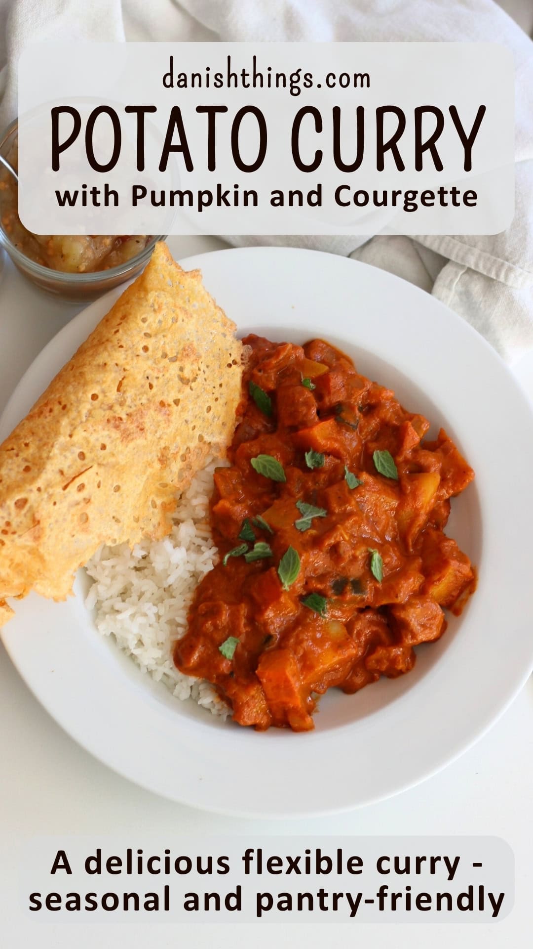 How to make seasonal potato curry - get the ultimate basic recipe Potato Curry all year round! Make your favourite potato curry with pumpkin and courgette; the base recipe can be adapted to use Danish seasonal vegetables or those from your country. Perfect for both weekdays and weekends. © Christel Parby - danishthings.com #DanishThings #potatocurry #seasonalfood #vegetarian