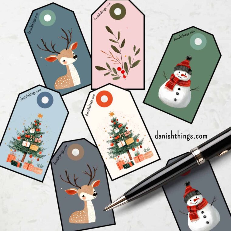 Fine julede til-fra kort med forskellige motiver. 🎁 Gør dine julegaver ekstra fine med disse 12 gratis til-fra kort med 4 forskellige motiver 🎄. Print, klip og brug dem til dine pakker. Tjek også de andre gavemærker på Danish Things- danishthings.com. © Christel Parby #DanishThings #tilfrakort #gavemærker #julegaver #gratisprint #kreativitet #gaveindpakning #manillamærker