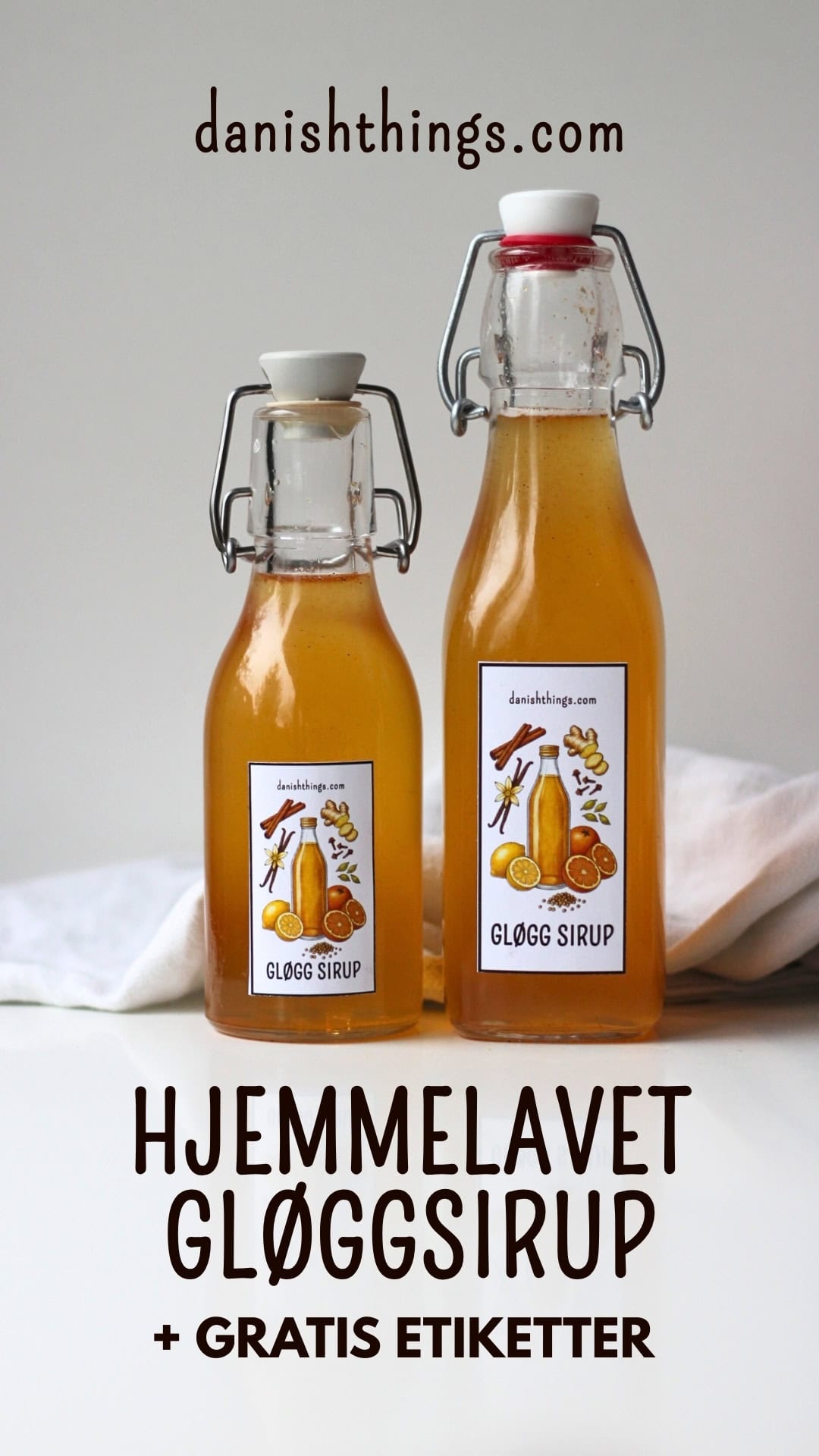 Æblegløggekstrakt og koncentreret gløggsirup (1:1) - den perfekte julegave! 🍎✨
Lær hvordan du laver en hurtig gløggekstrakt og en koncentreret gløggsirup, der kan bruges til alt fra klassisk gløgg og gløggspritz til te, sodavand og det søde køkken – både varm og kold.
Find opskriften, masser af anvendelsesmuligheder og gratis etiketter til print på danishthings.com
© Christel Parby
#DanishThings #gløggsirup #julesirup #gløggekstrakt #æblegløggekstrakt #hjemmelavetgave #æblegløgg #juleopskrifter #julehygge #gløgg #værtindegave #julesmag #opskrift #drinksirup
