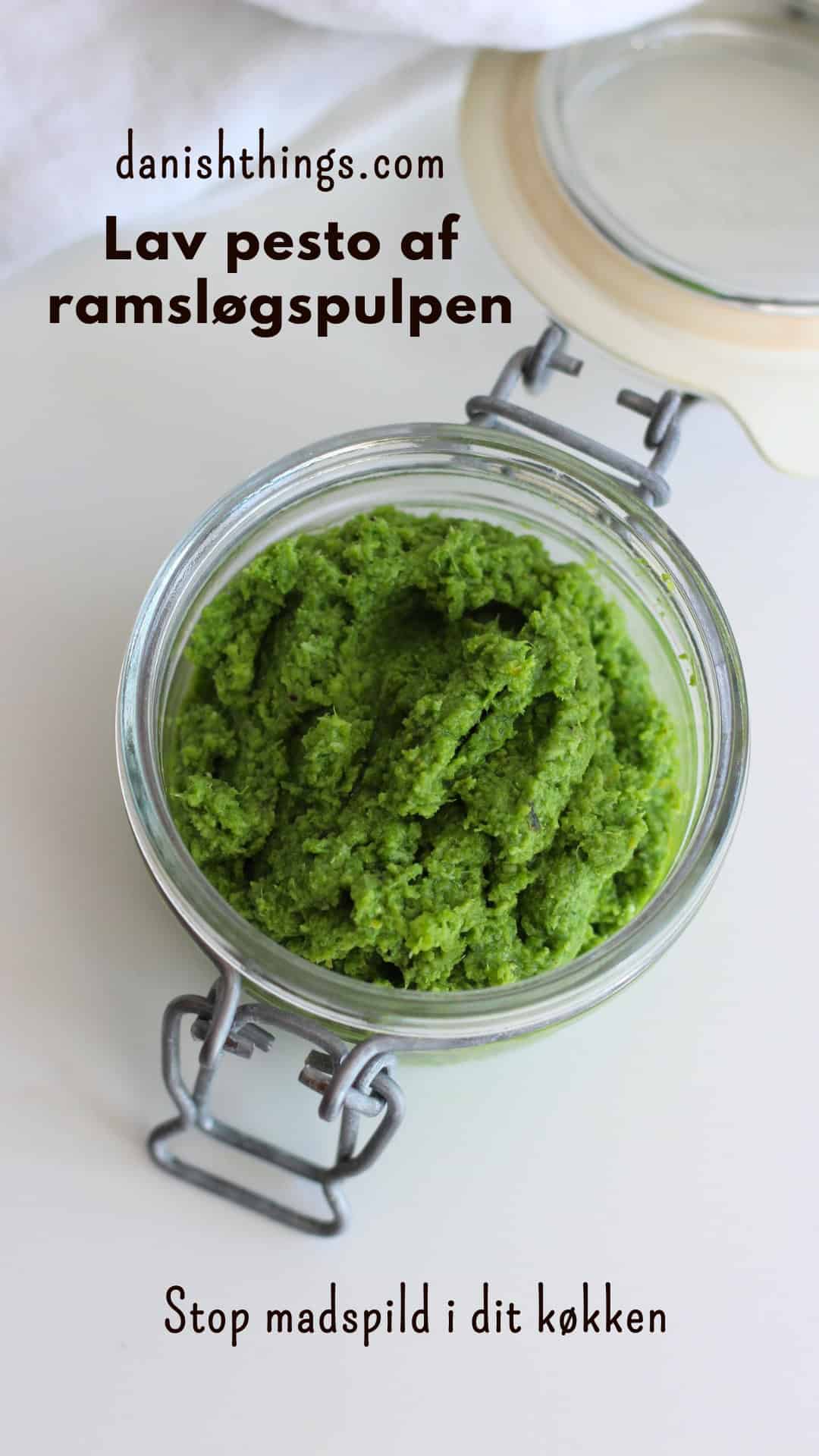 Lav ramsløgspesto af pulpen fra din ramsløgsolie. En nem måde at stoppe madspild og få ekstra smag i pasta, sandwich og dressinger. © Christel Parby - danishthings.com #DanishThings #ramsløg #ramsløgsolie #SpisForåret #SpisNaturen #ramsløgspesto #ramsløgspasta #StopMadspild #GrønOlie #urteolie