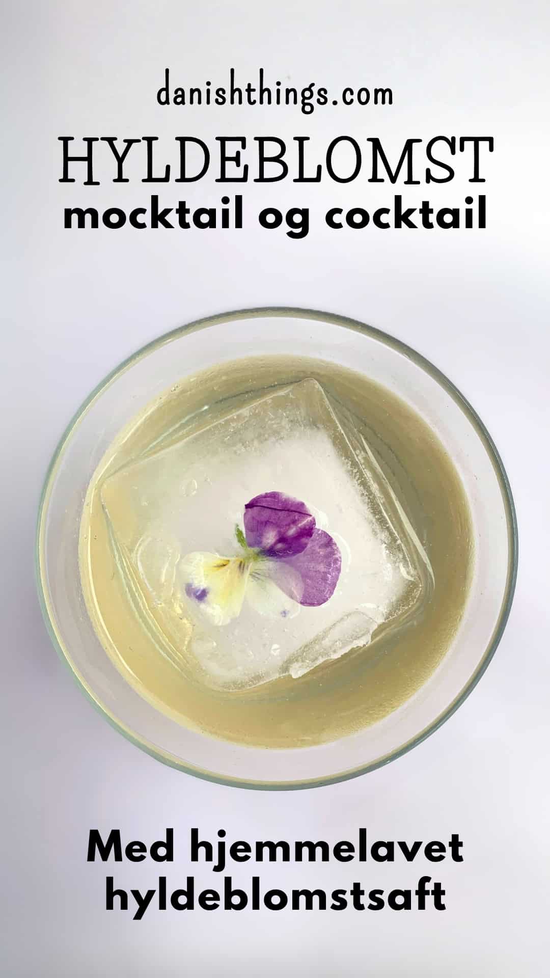 Lav en forfriskende hyldeblomstmocktail med kun 4 ingredienser - hvor den ene er isterninger. Tilsæt hjemmelavet hyldeblomstvodka - eller gin, og du har en sommerfrisk cocktail. Find opskriften, variationer og inspiration til sommerens drinks på danishthings.com © Christel Parby #DanishThings #hyldeblomst #hyldeblomstmocktail #hyldeblomstcocktail #mocktail #cocktail #vodkatonic #hyldeblomstvodka #sommerdrink #SpisSommeren