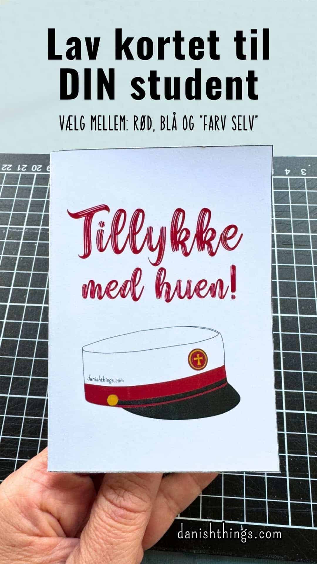 "Tillykke med huen" kort og studenterhue flag til print Print et "Tillykke med huen" kort til DIN student. Vælg mellem rød, blå og "farv selv"-udgave - perfekt til den klassiske student - og studenten med andre farver huebånd. Find de gratis print på danishthings.com © Christel Parby #DanishThings #tillykkemedhuen #studenterkort #gratisprint #student #studenterhue #tillykke
