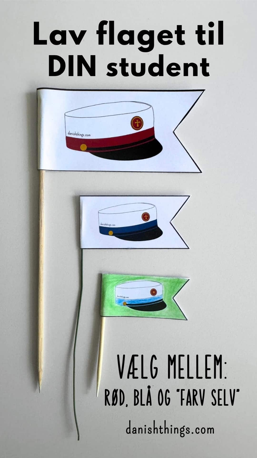 Har din student en klassiske blå eller rød hue? Eller er det en grå, lyseblå eller en anden farve? Print de klassiske farver eller "farv selv"-udgaven og farv båndet i den rigtige farve. Her finder du både kort og flag. Find de gratis print på danishthings.com © Christel Parby #DanishThings #tillykkemedhuen #studenterkort #gratisprint #student #studenterhue #flag #studenterflag #tillykke
