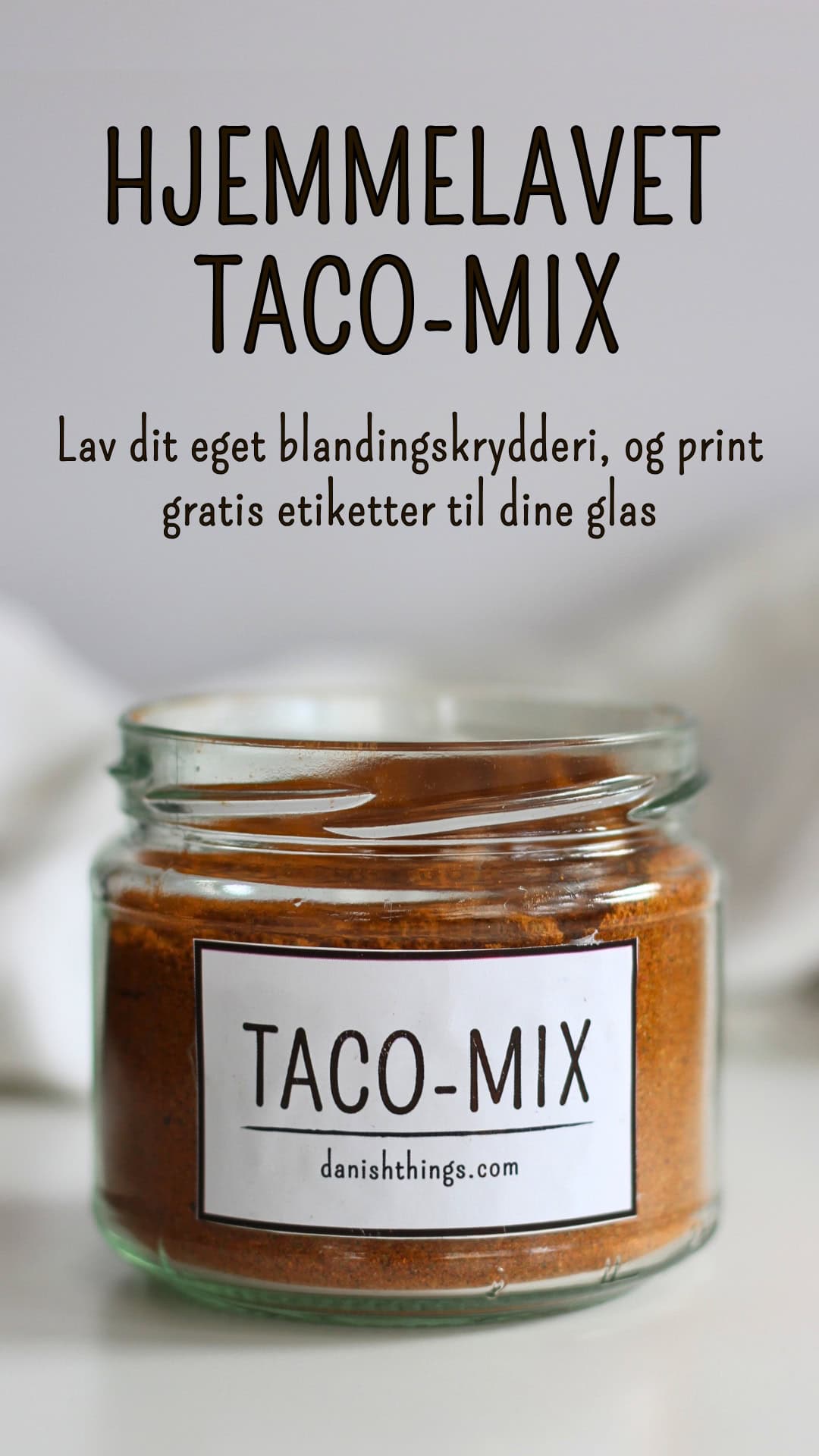 Taco-Mix opskrift - krydderiblanding du kan bruge i chili con carne, tacos, frijoles refritos og andre Tex-Mex-favoritter. Find opskriften og gratis etiketter til dine krydderiglas på danishthings.com © Christel Parby #DanishThings #TacoMix  #TexMex #tacokrydderi #hjemmelavet #krydderiblanding #madfrabunden  #TexMexkrydderi #TexMexkrydderiblanding #blandingskrydderi #mad #detsaltekøkken #labels #etiketter #print #GratisEtiketter