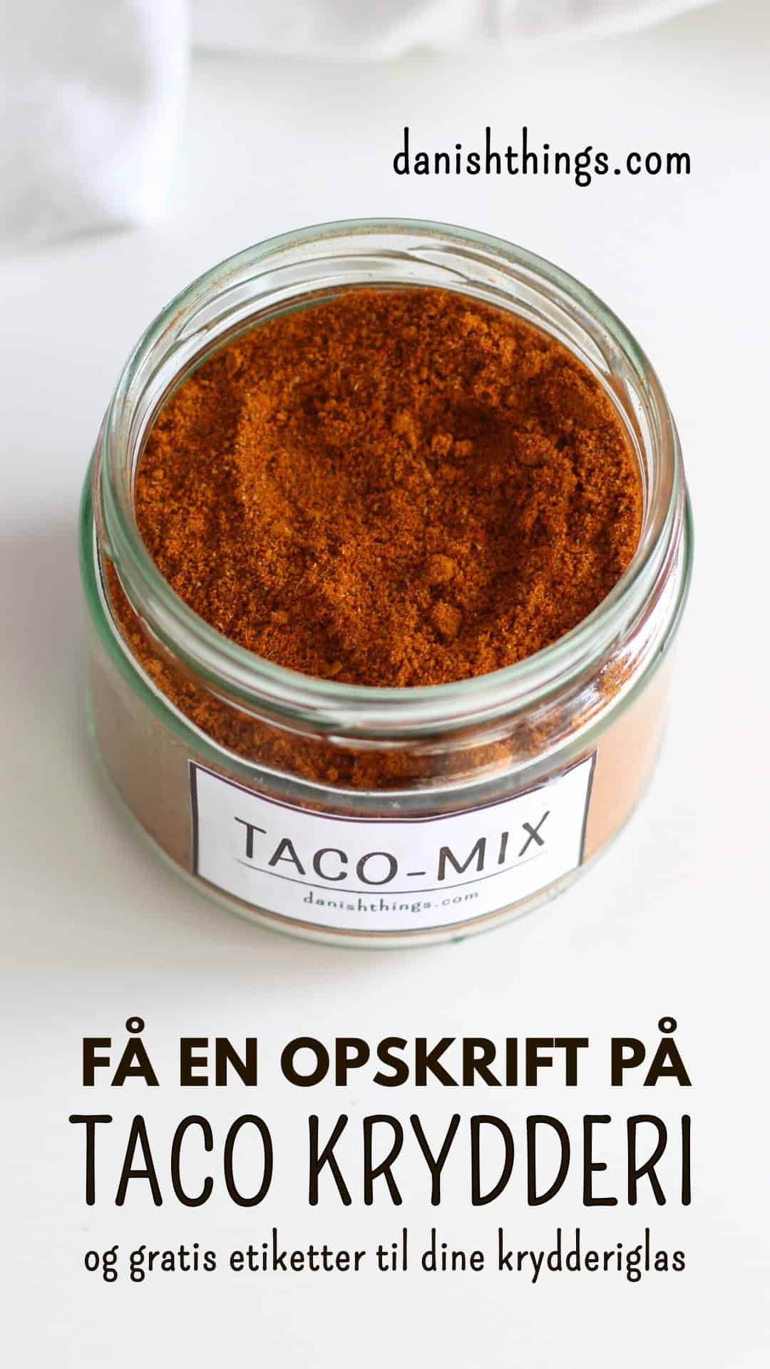 Opskrift på hjemmelavet Taco-Mix. Brug krydderiet i bønneretter, tacos og andre Tex-Mex-favoritter. Find også gratis etiketter i forskellige størrelser. Opskrift på danishthings.com © Christel Parby #DanishThings #TacoMix  #TexMex #tacokrydderi #hjemmelavet #krydderiblanding #madfrabunden  #TexMexkrydderi #TexMexkrydderiblanding #blandingskrydderi #mad #detsaltekøkken #labels #etiketter #print #GratisEtiketter
